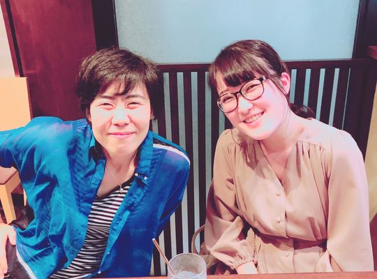 女性２人