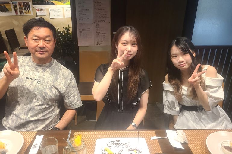 ３人