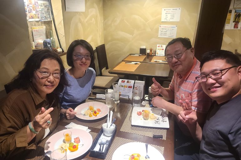 4人