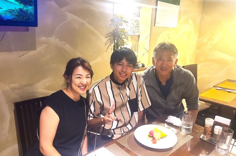 ３人
